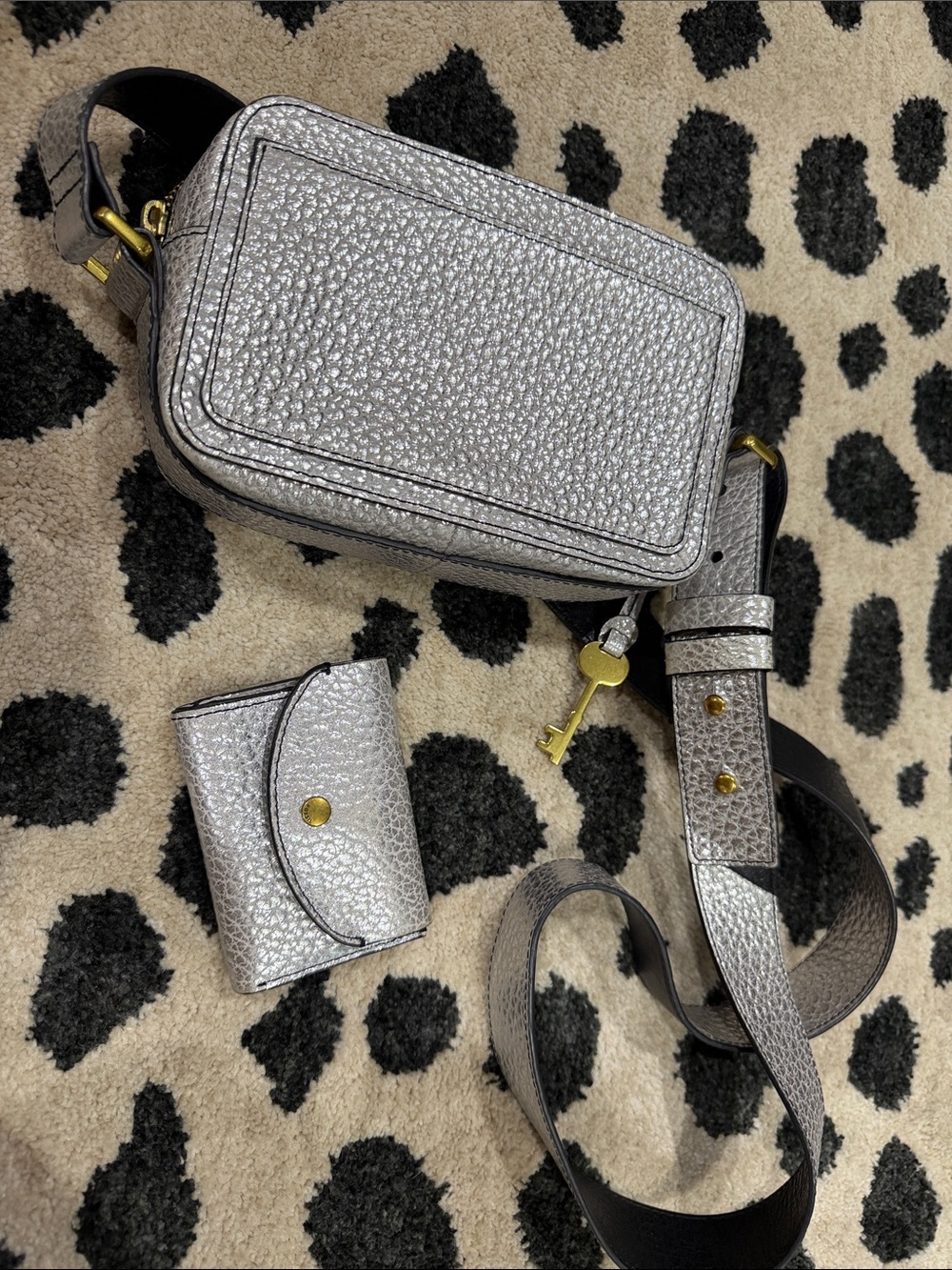 Fossil Metallic Silver Pebbled Leather Crossbody Bag with Matching Card Case